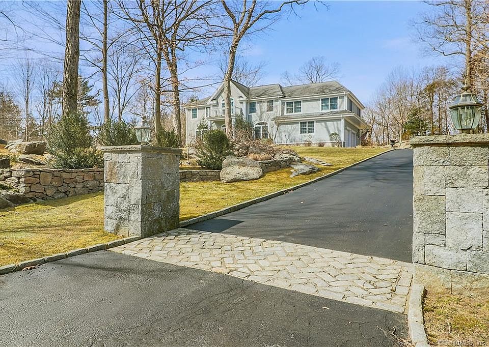 1st image of 10 Fox Glen Dr