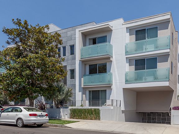 2nd image of 928 N Croft Ave APT 203