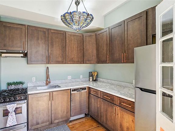 4th image of 1031 Barracks St APT 3