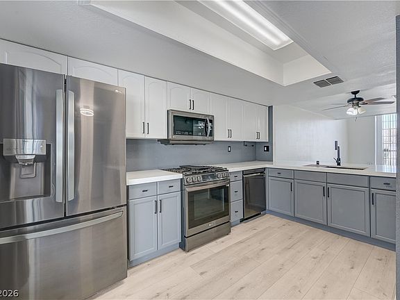 3rd image of 6542 Ironbark Ln
