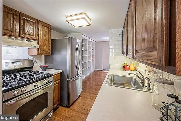 4 bed, 1600 sqft, $3,799 — Photo 2