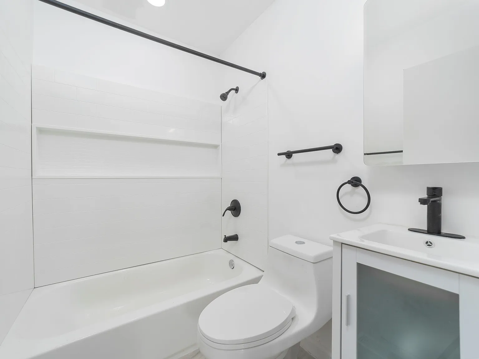2 bed, 1.0 bath, 1090 sqft, $1,550 — Photo 4