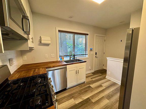 3rd image of 4627 Izard St