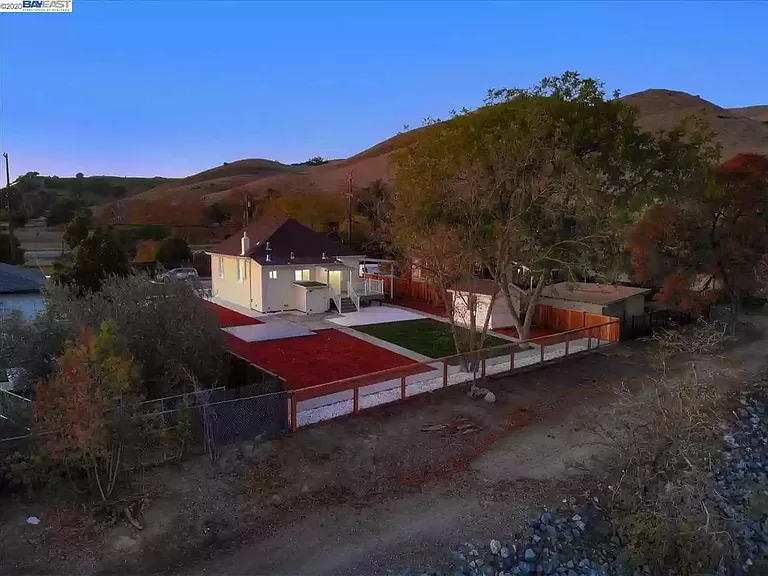 233 Sycamore St — Photo 34