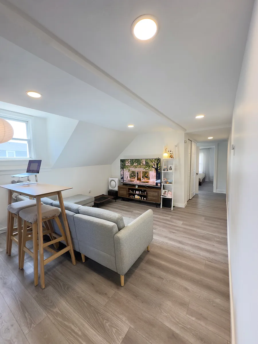 Building Photo - 225 Roosevelt Ave #2