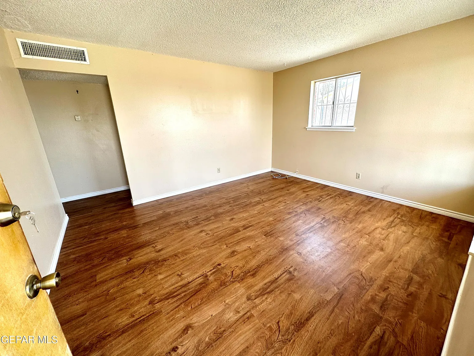3 bed, 1.5 bath, 988 sqft, $1,195 — Photo 4