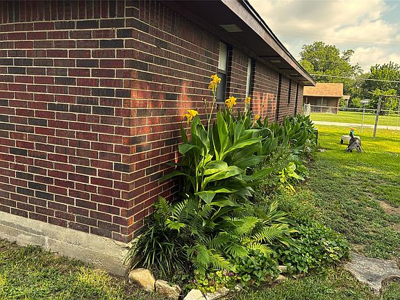 4th image of 309 W Moerbe Dr