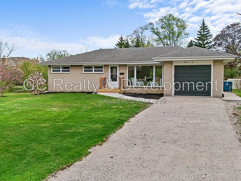 2015 Maplewood Rd — Photo 1