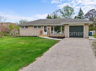 2015 Maplewood Rd, Northbrook, IL 60062
