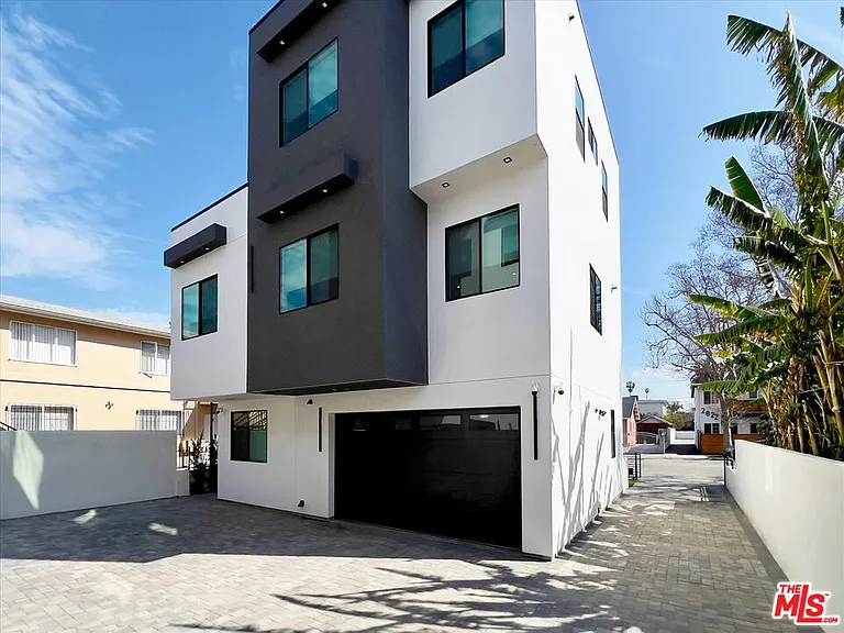 2815 S Redondo Blvd — Photo 18