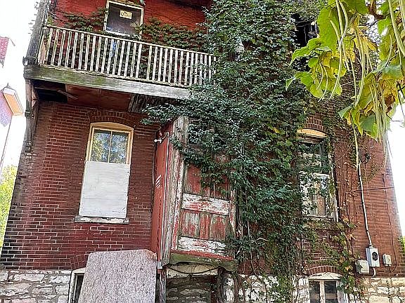 4th image of 2519 Saint Louis Ave