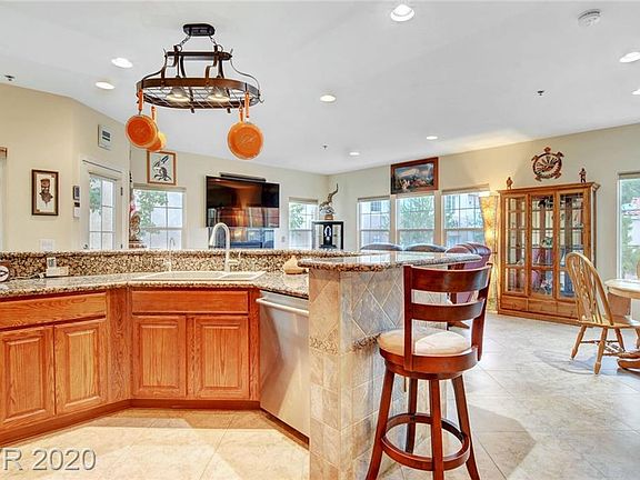 5th image of 681 Bay View Dr #681