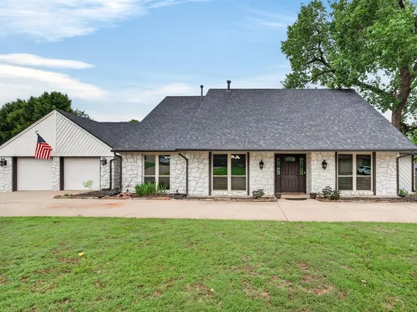 1809 Nighthawk Ct, Edmond, OK 73034