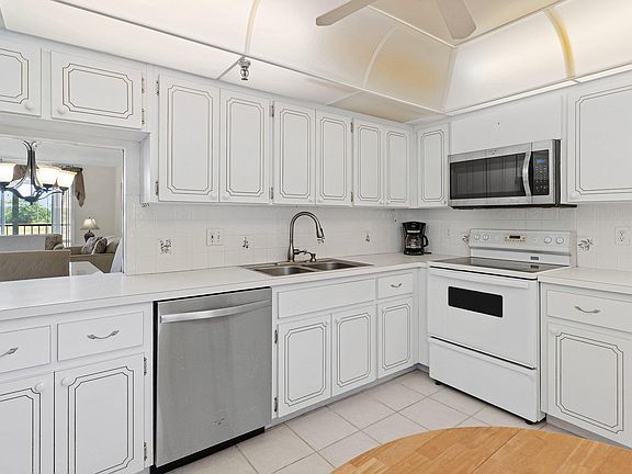 5th image of 6400 NW 2ND Avenue #321