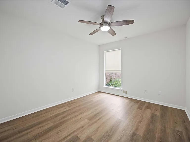 14143 Hillvale Dr — Photo 27