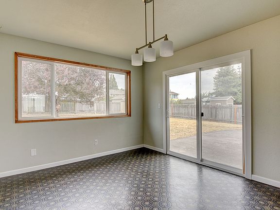 5th image of 366 W Whidbey Ave