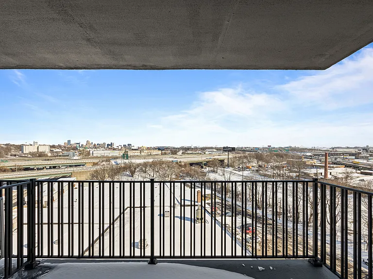 Cosmo 440 Luxury Apartments — Photo 24