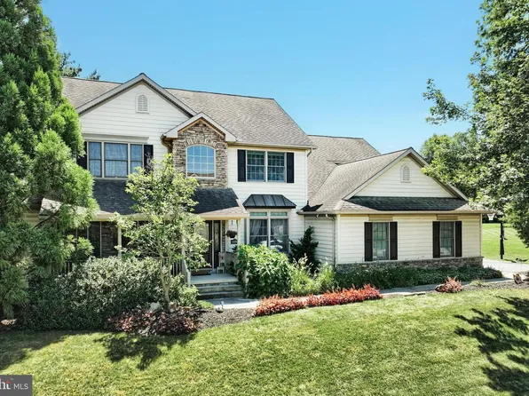 2415 Emiray Ct, York, PA 17403
