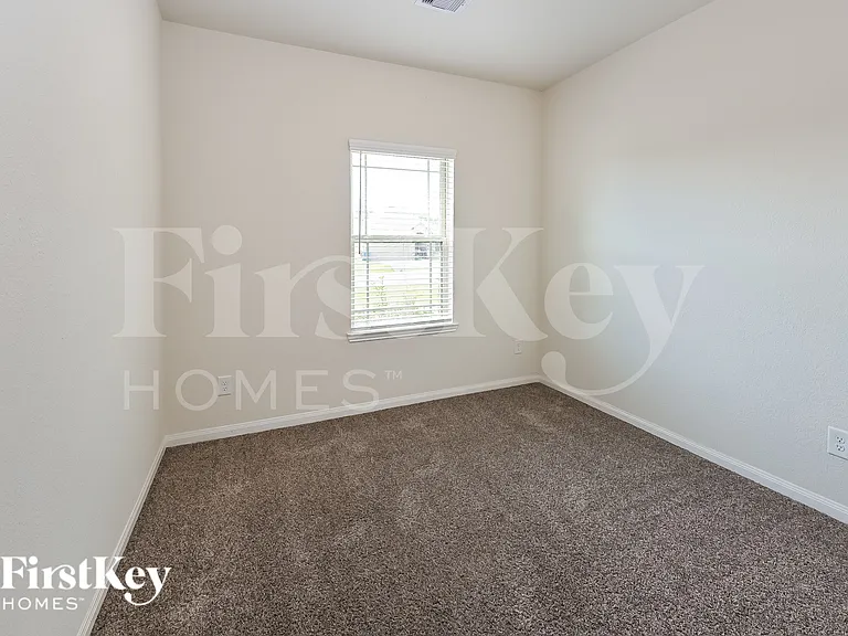 15809 Roberto Clemente Ct — Photo 13