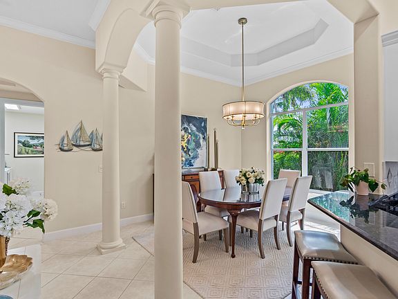 4th image of 1453 W Island Club Sq