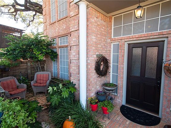 3rd image of 315 Catesby Pl