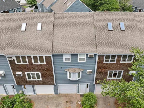 204 Valley West Way, Manchester, NH 03102