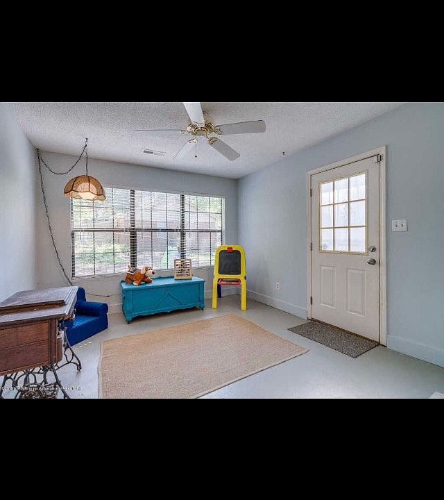 1st image of 2565 Meadowbrook Dr