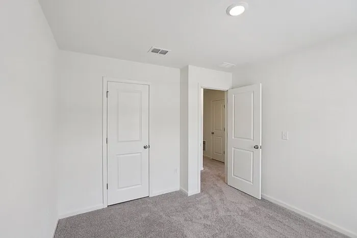 2518 Coventry St — Photo 9
