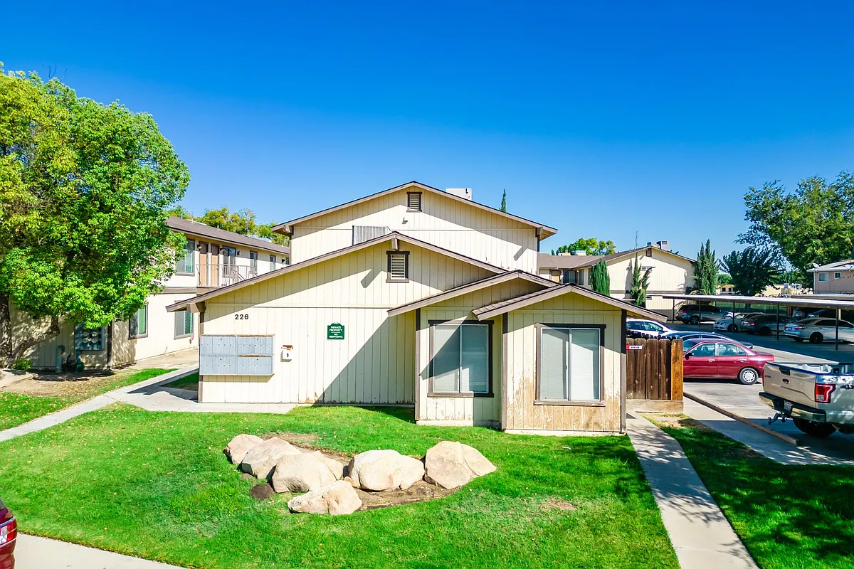 Building Photo - 226 E Hazelwood Dr #18
