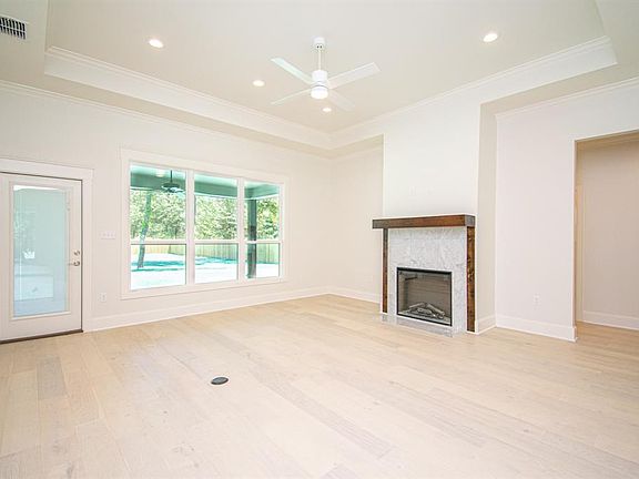 3rd image of 135 Forest View Dr