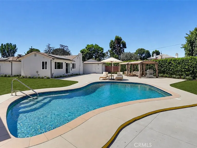 8740 Paso Robles Ave — Photo 19