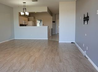 7447 Red Crane Ln, Jacksonville, FL 32256