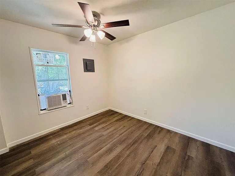 2762 Beverly Hills Dr — Photo 5