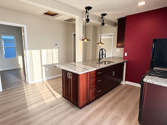 5th image of 1769 W Warren Ave #2