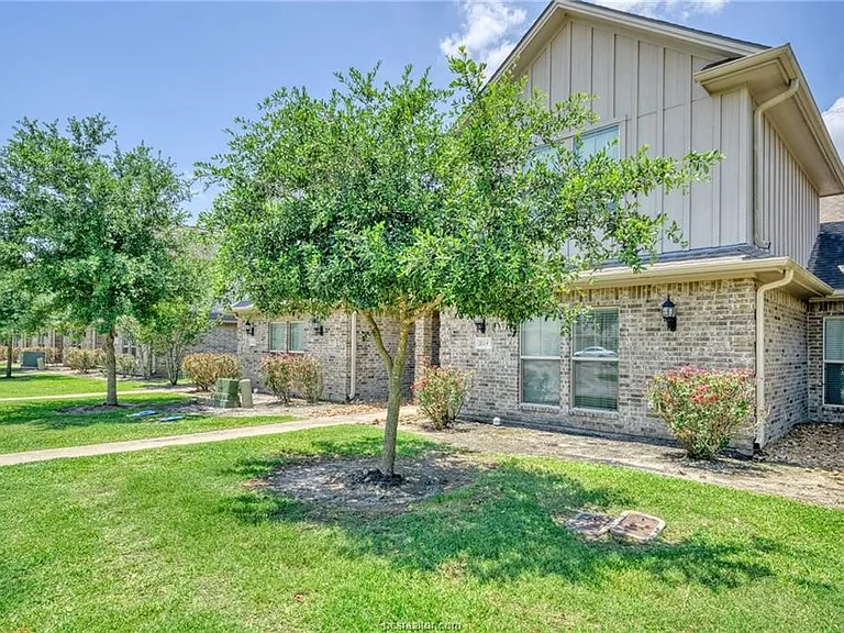 3114 Claremont Dr — Photo 3