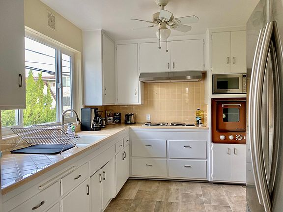4th image of 100 Cerritos Ave