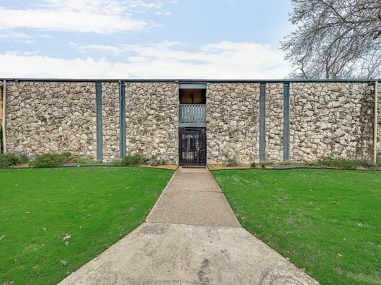 5330 Junius St — Photo 10