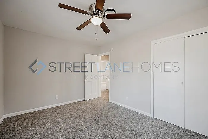 3 bed, 1.0 bath, 984 sqft, $1,045 — Photo 2