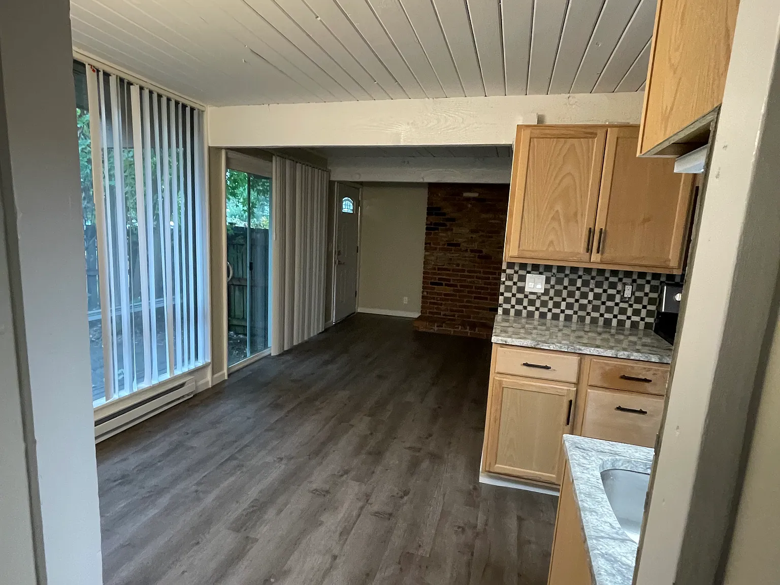 2 bed, 800 sqft, $1,740 — Photo 2