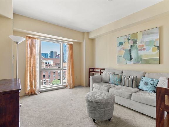 4th image of 1 Nassau St Unit 1002