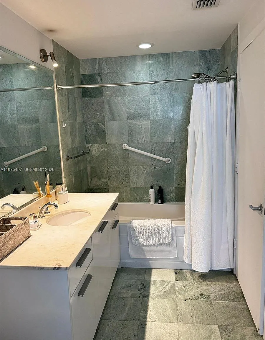 1060 Brickell Condo — Photo 4