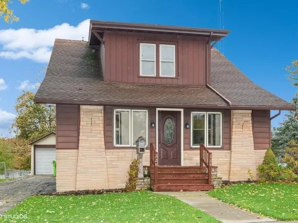 224 Grand BOULEVARD, Mayville, WI 53050