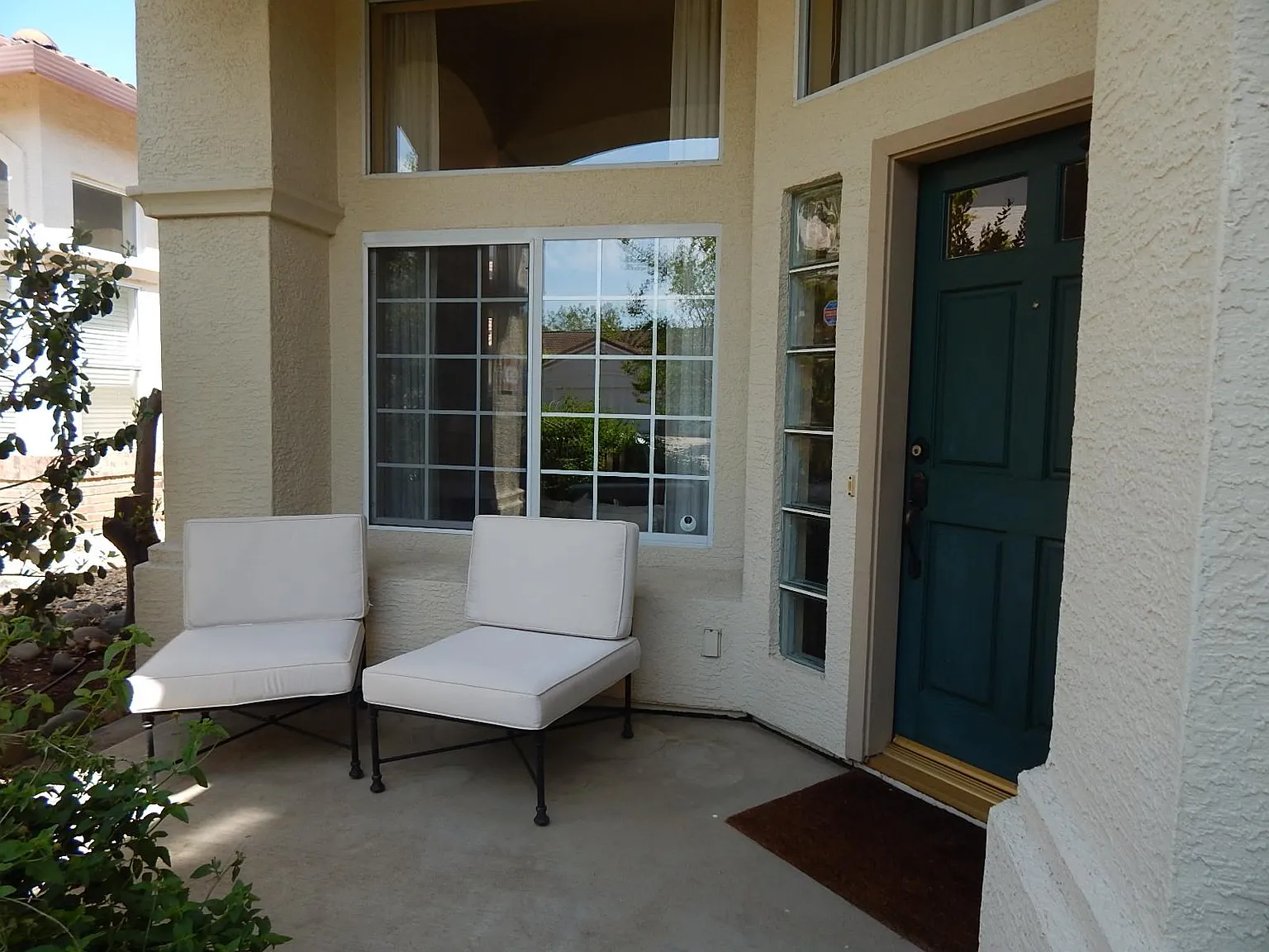 4 bed, 2400 sqft, $4,350 — Photo 3