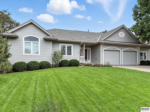 2nd image of 219 Oakmont Dr