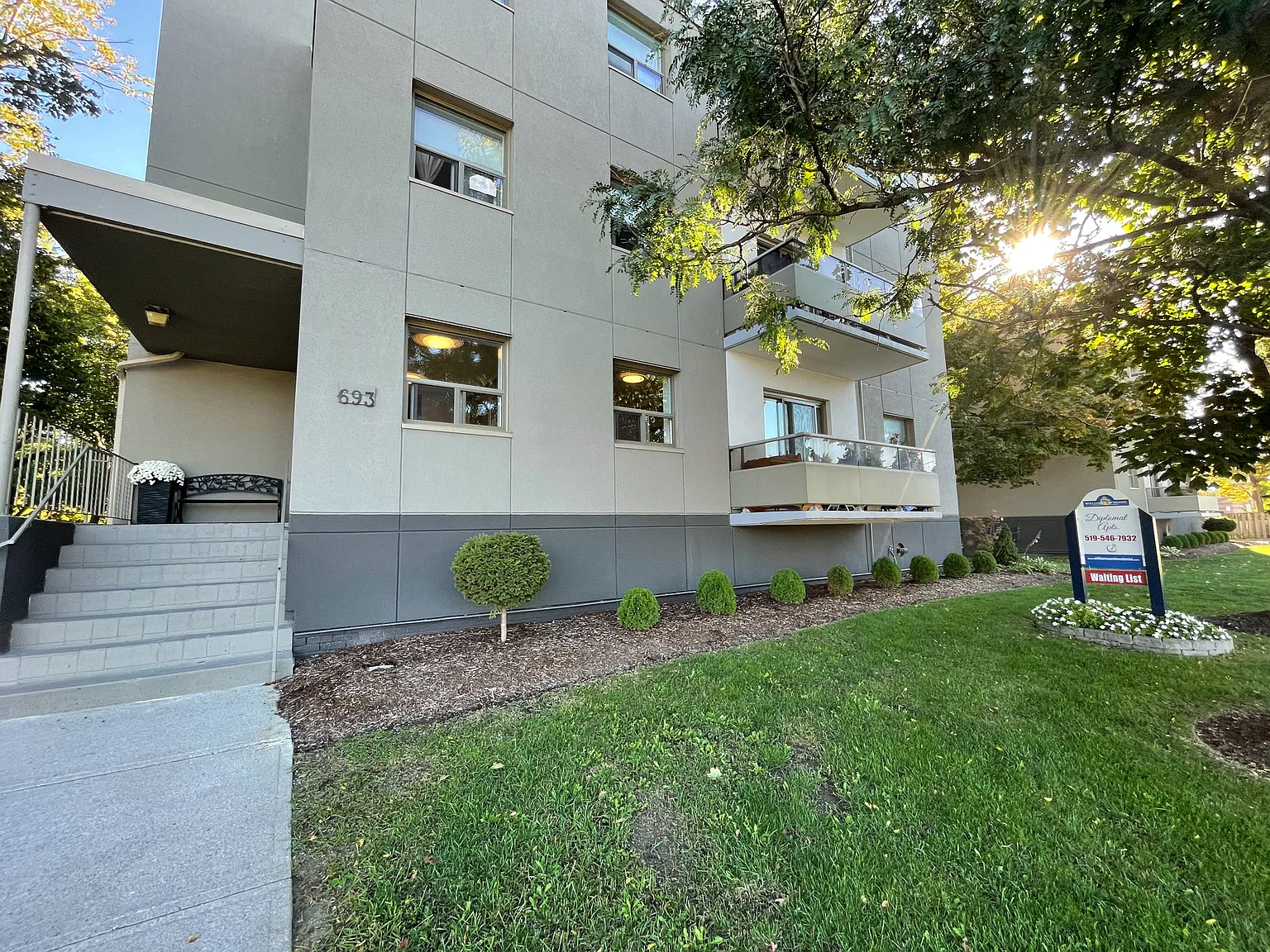 Diplomat Apartments - Choose your rent level - Call for Details - All utilities — Photo 2