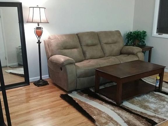 Beautiful Living rm with mint new power recliner coach... N