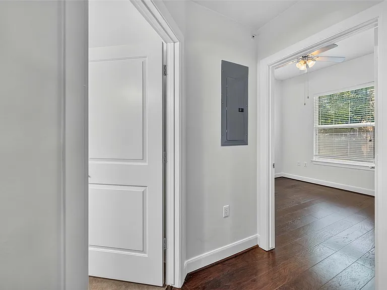 1010 Rosine St #35 — Photo 27