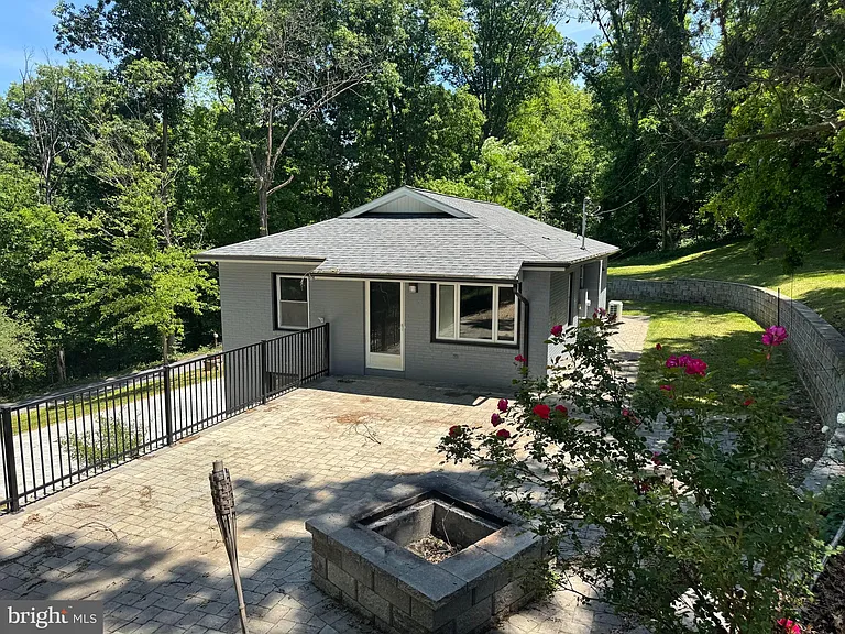 373 Bowman Rd — Photo 2