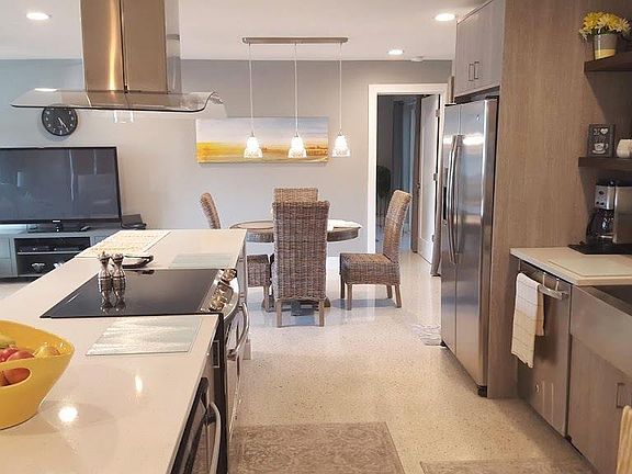 4th image of 9557 Portside Dr