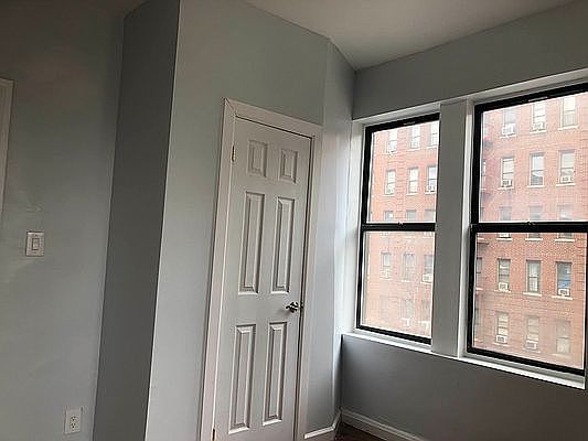 5th image of 510 W 204th St #31